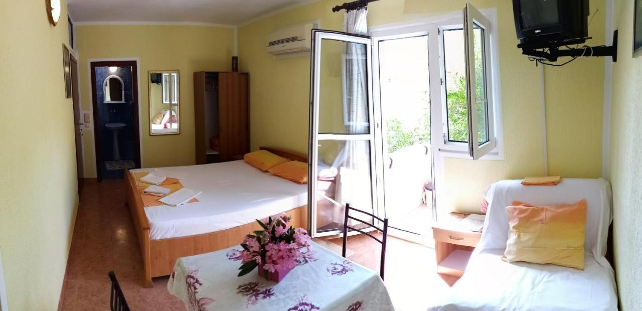 Guesthouse Lautasevic Petrovac Kültér fotó
